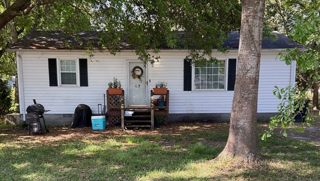 Primary Photo - 47 East Dr