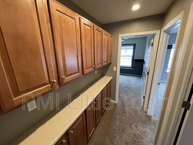 Building Photo - 5571 Fullerton Cir
