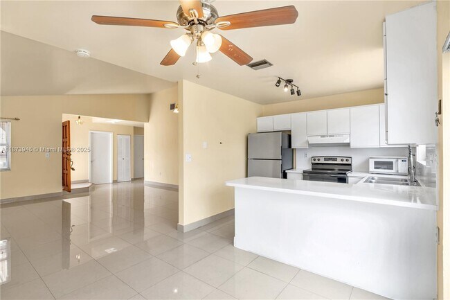 Building Photo - 6427 SW 132nd Ct Cir