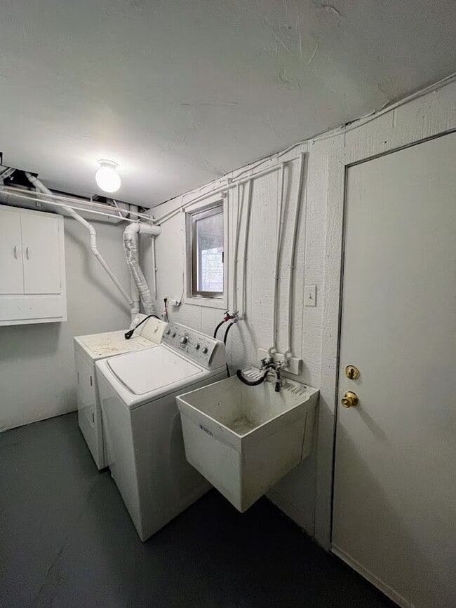 Building Photo - 3/1 Rowhouse Available To Rent in Upper Lawrenceville - Available April!!