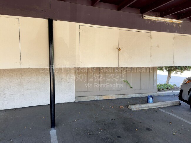 Building Photo - 450 W Vermont Ave