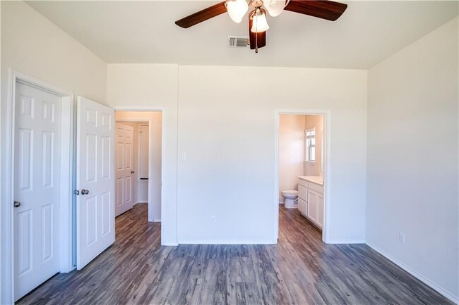 Building Photo - 260 La Dera Dr