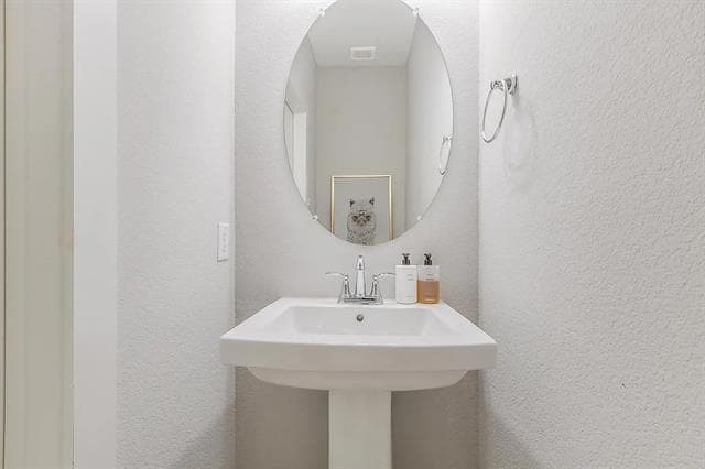 Building Photo - 2214 Rook Dr