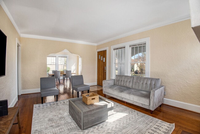 Building Photo - 854 5th St W