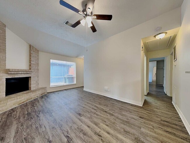 Building Photo - 9167 Golden Sunshine Dr