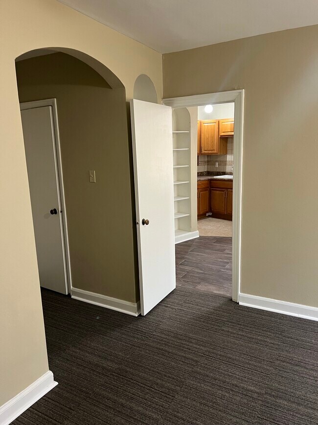 Building Photo - 7416 Harwood Ave