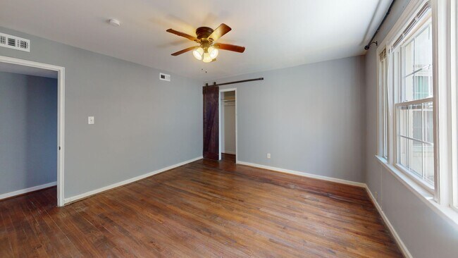 Building Photo - Newly Updated Silver Spring Three Bedroom ...