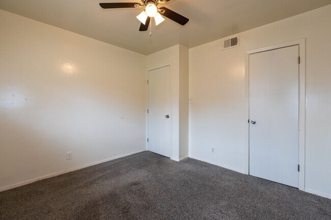 Building Photo - 1304 N Irvington Ave
