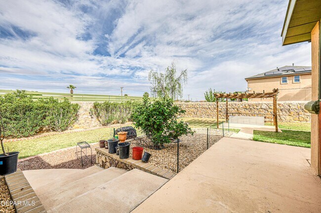 Building Photo - 6289 Cosecha Luna Cir