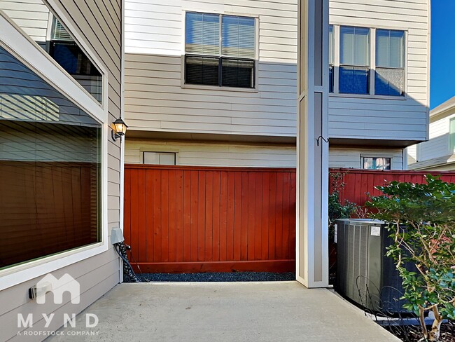 Building Photo - 5938 Kiam St