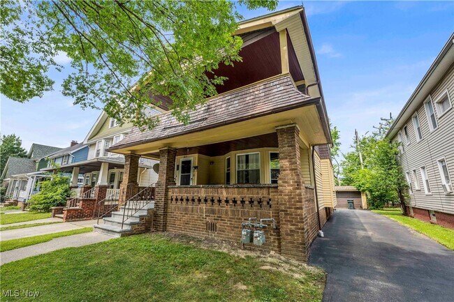 Building Photo - 862 Greyton Rd