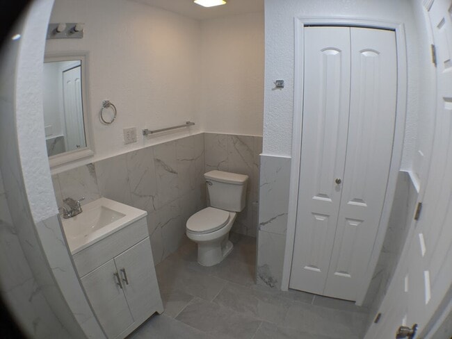 Building Photo - Colonia Ln