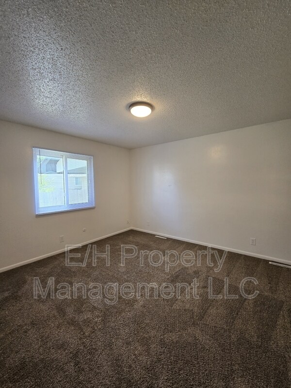 Building Photo - 8728 E Arthur Cir