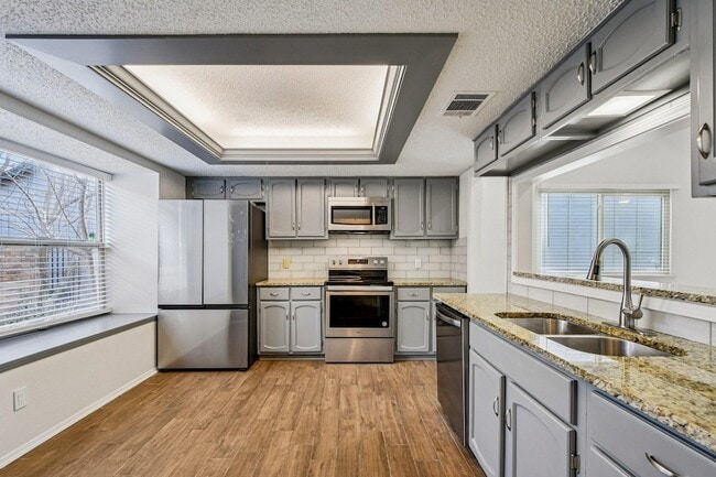 Building Photo - 9424 Singing Quail Dr