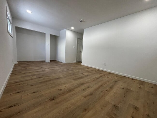 Building Photo - 9047 Palisade Ave