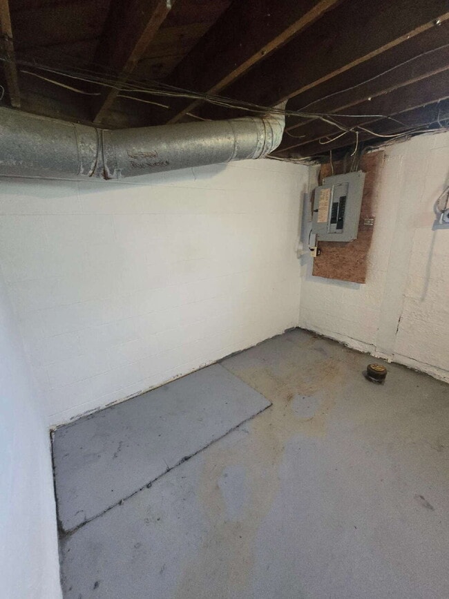 Building Photo - 452 S Napoleon Ave