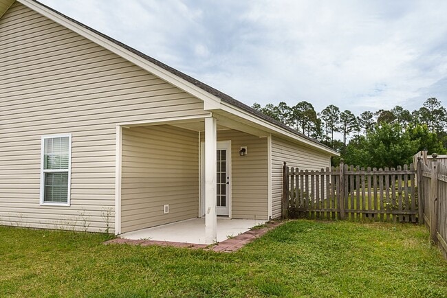 Building Photo - Three Bedroom Home in Hearthstone