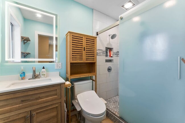 Building Photo - SPACIOUS 4 BEDROOM/2 BATHROOM HOME FOR REN...
