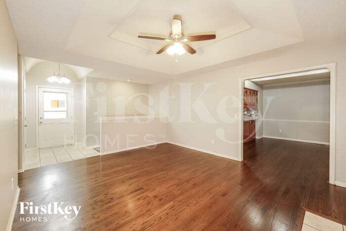 Building Photo - 305 W Laredo Trail