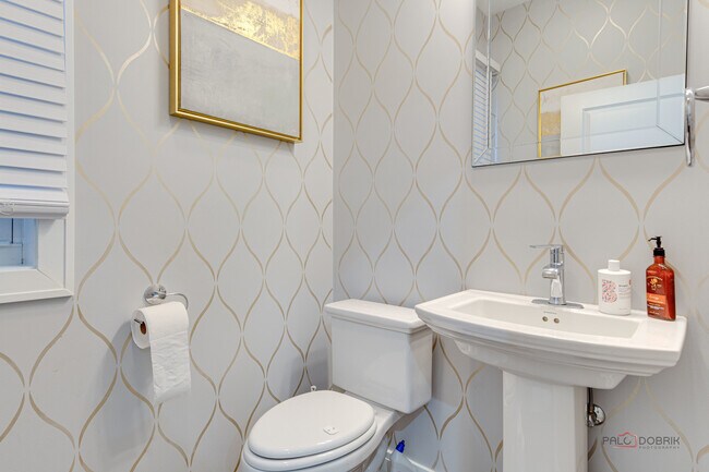 Building Photo - 3931 S Wells St