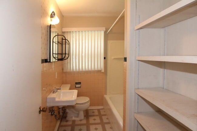 Building Photo - 1630 Morningside Dr