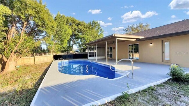 Building Photo - 600 Everett St