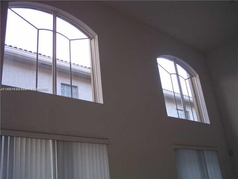 Building Photo - 1309 Alicante Ct
