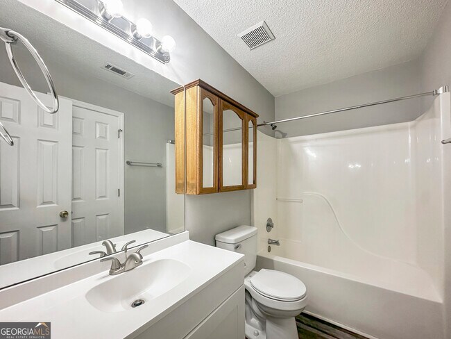 Building Photo - 2380 Union Point Jct