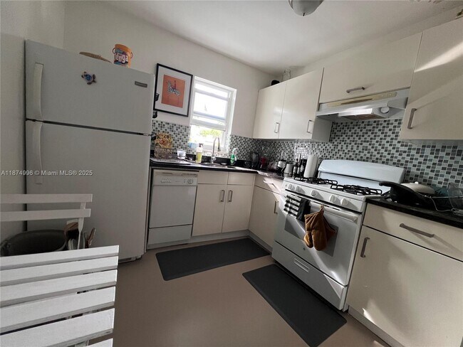 Building Photo - 1033 Lenox Ave.