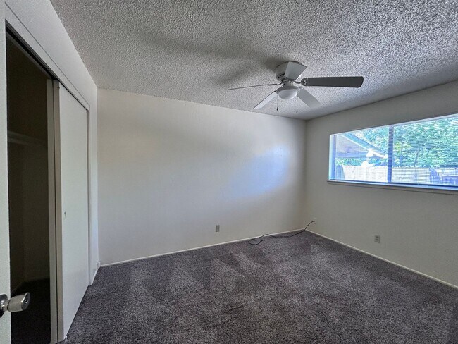 Building Photo - 3125-3127 Cottage Park Avenue