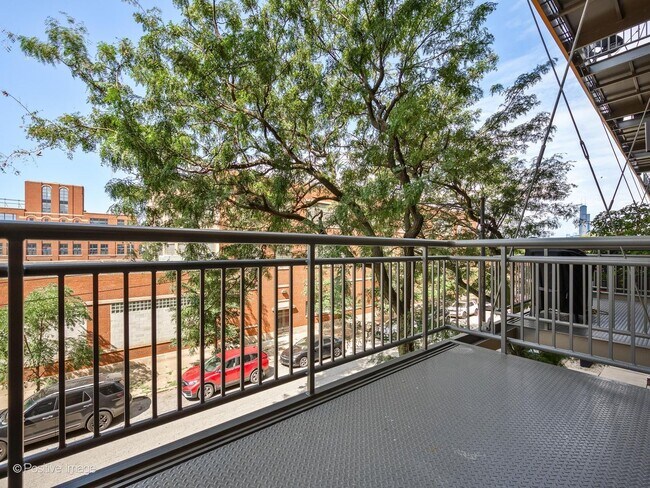 Building Photo - 2545 S Dearborn St