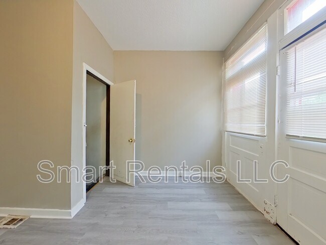 Building Photo - 2711 Keokuk St