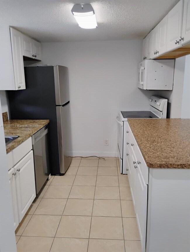 Building Photo - 6332 La Costa Dr