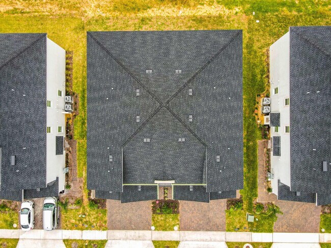 Building Photo - 9335 Sommerset Hills Dr
