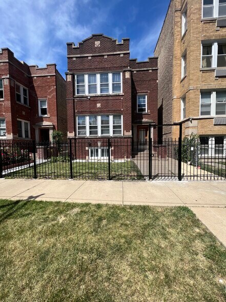 Building Photo - 2452 N Hamlin Ave