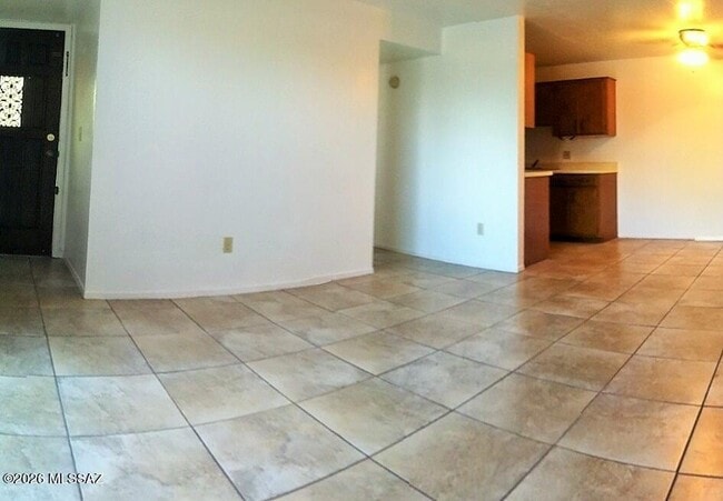Building Photo - 6625 E Golf Links Rd