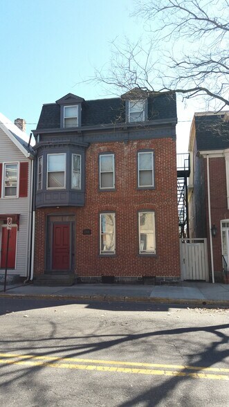 Primary Photo - 148 Chambersburg St