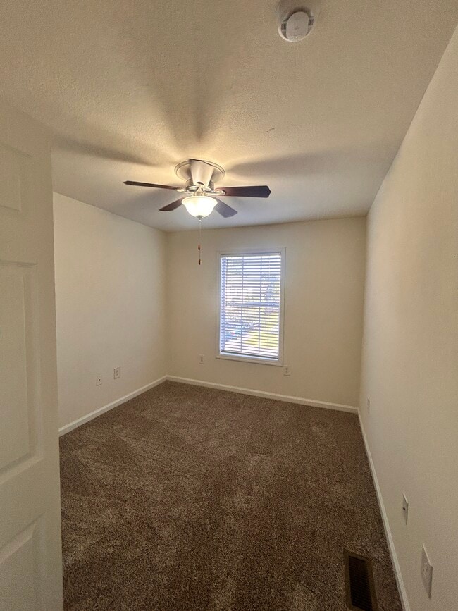 Building Photo - 1021 Fords Pointe Cir