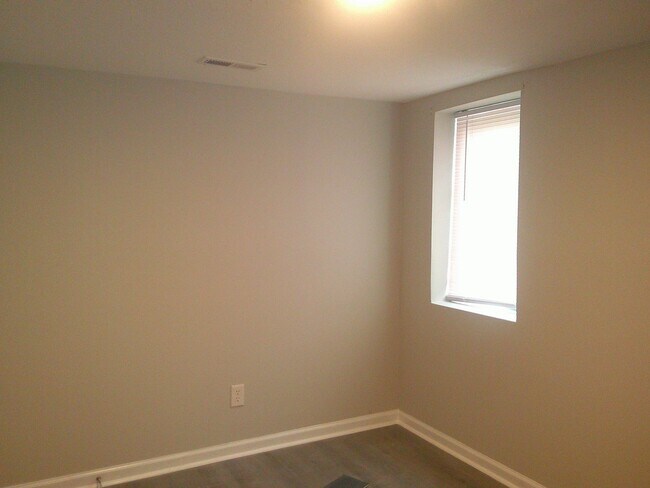 Building Photo - 211 Hickman Ave