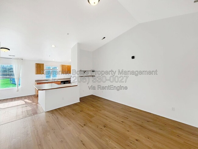 Building Photo - 2111 E White Oak Ct