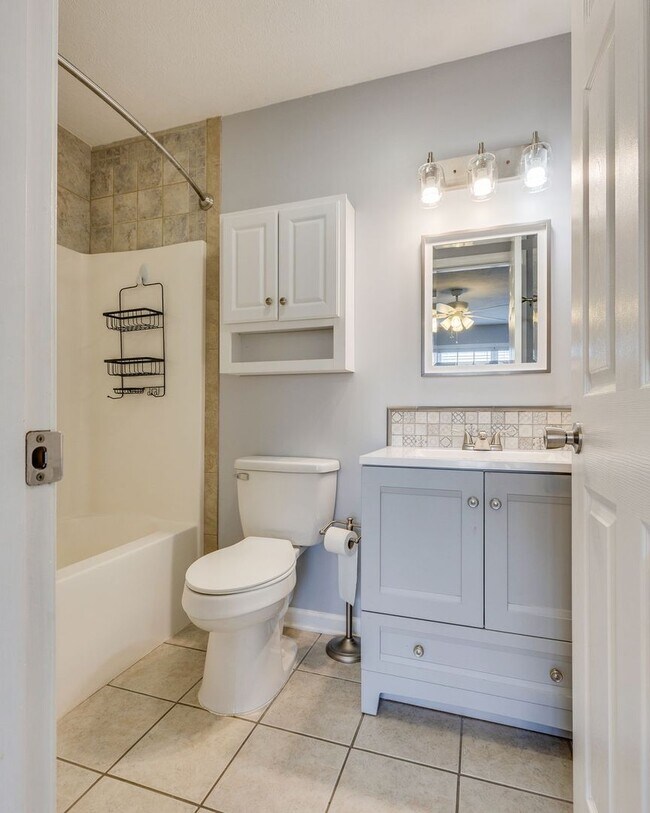 Building Photo - Now Available | 2 Bedroom 2.5 Bath | Bristol, TN