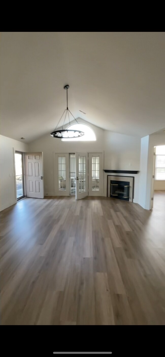 Building Photo - 500 Dandy Brush Ln W