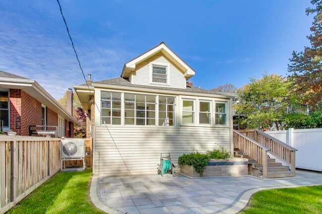 Building Photo - 1020 Harvard Terrace