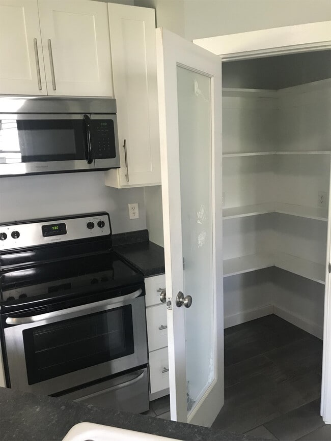 Building Photo - 1122 S 9th St