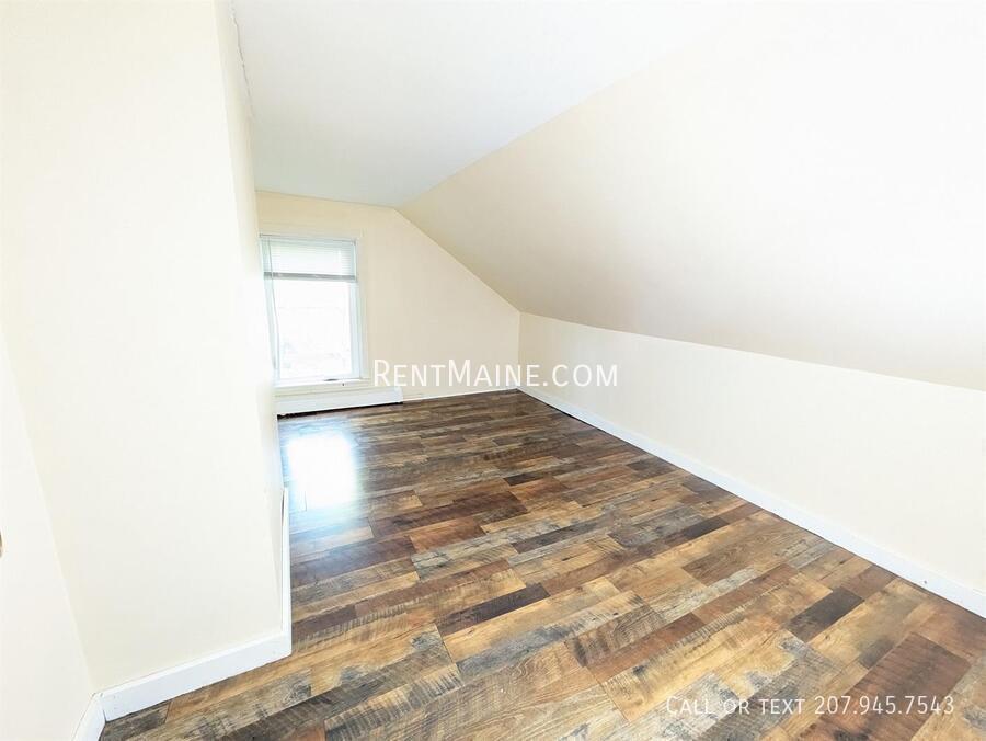 Building Photo - 28 Autumn St