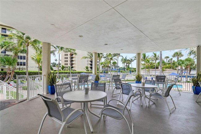 Building Photo - 3000 N Ocean Dr