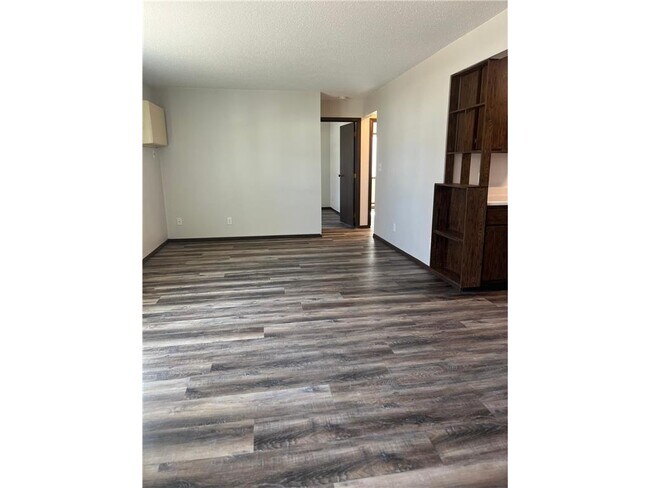 Building Photo - 301 W Bert St