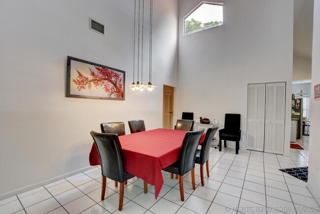 Building Photo - 22667 Meridiana Dr