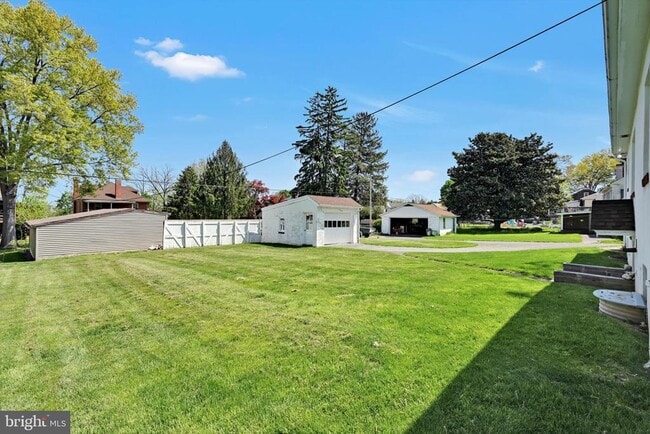 Building Photo - 27 Roselle Ave