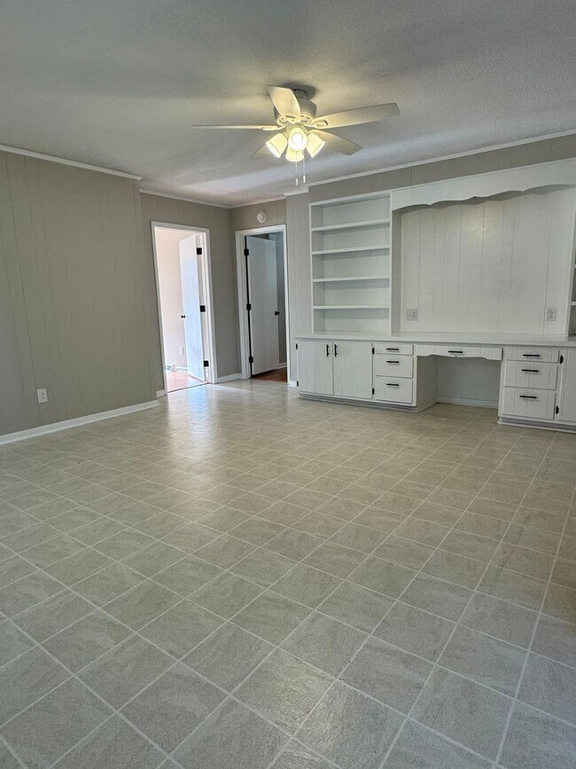 Building Photo - Darling on Deborah